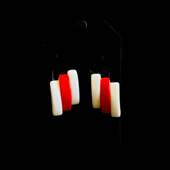 60s clip ons red/white stripes. Very cute earrings - Picture 1 of 2